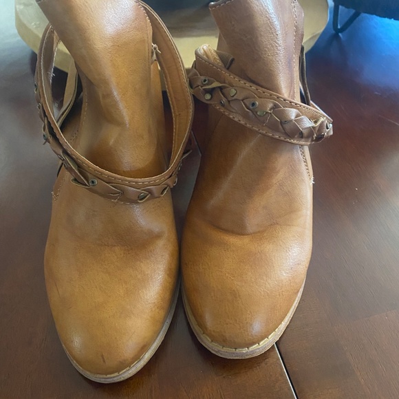 Brown booties with braided trim detail, size 6 worn 1 time - Picture 2 of 5